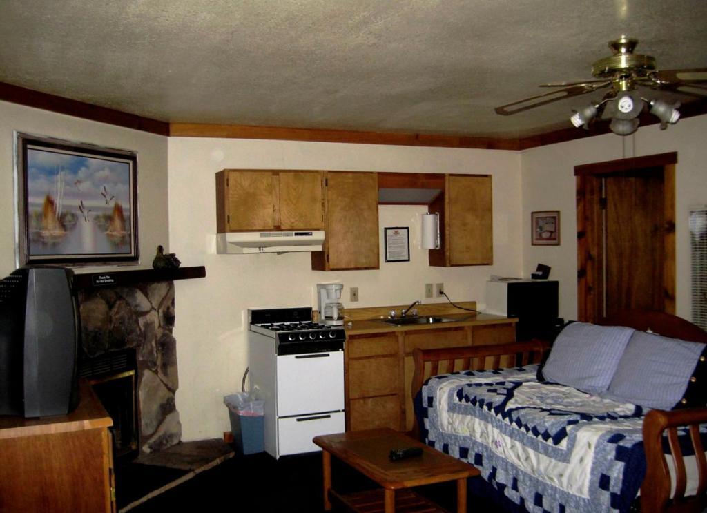 Majestic Moose Lodge - Coptic Village Big Bear Lake Ruang foto